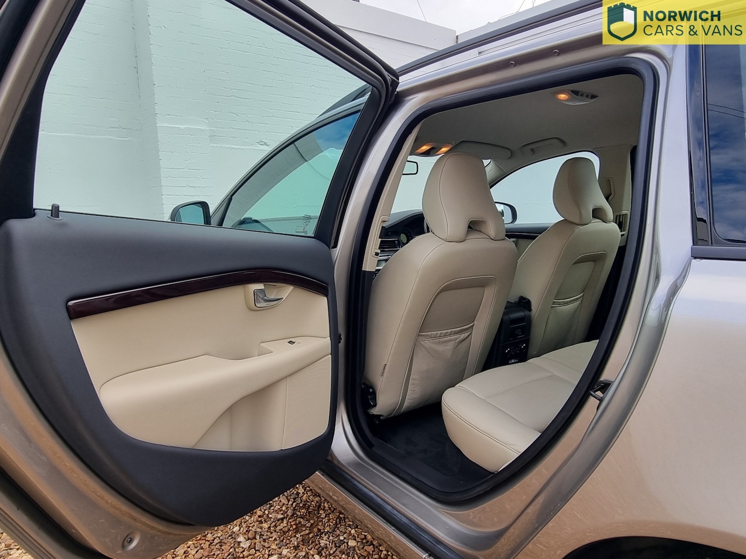 Used Volvo V70 2008 for sale - 76772645: Photo 43