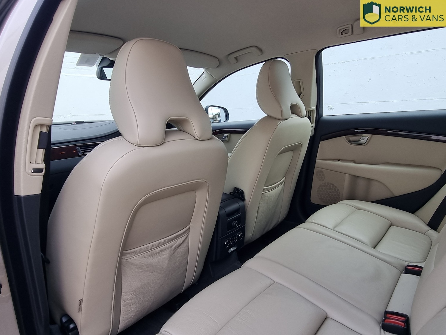 Used Volvo V70 2008 for sale - 76772645: Photo 44