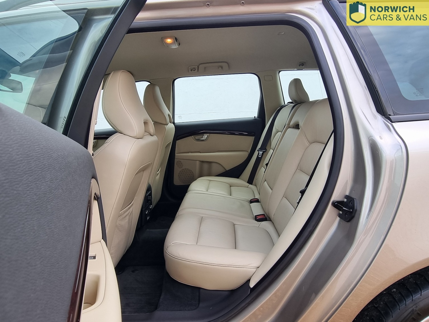 Used Volvo V70 2008 for sale - 76772645: Photo 45