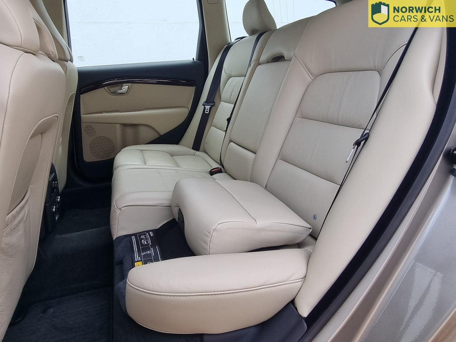 Used Volvo V70 2008 for sale - 76772645: Photo 47
