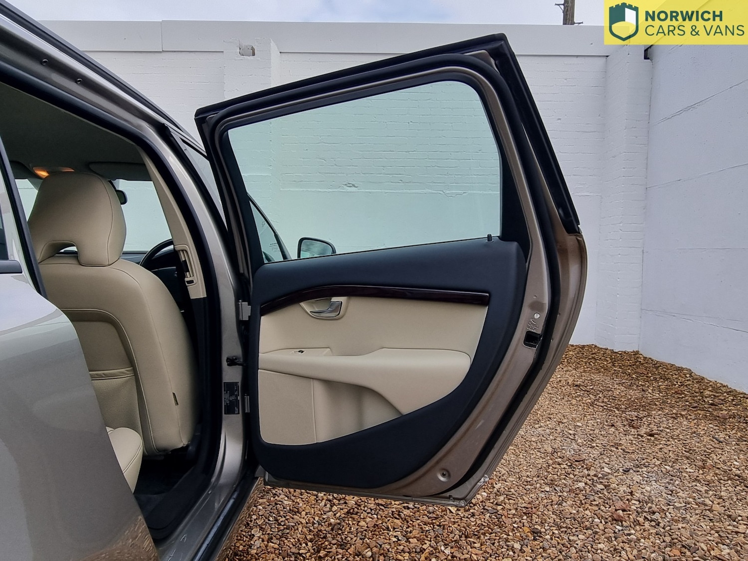 Used Volvo V70 2008 for sale - 76772645: Photo 49