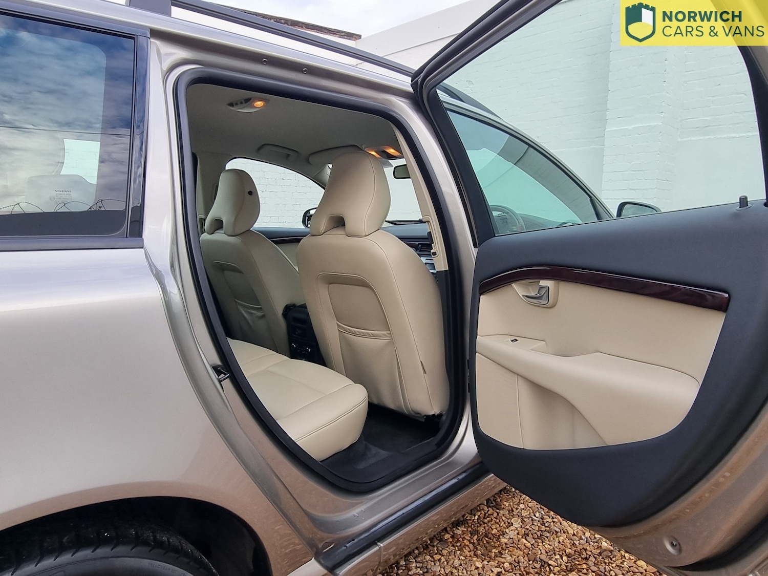 Used Volvo V70 2008 for sale - 76772645: Photo 50