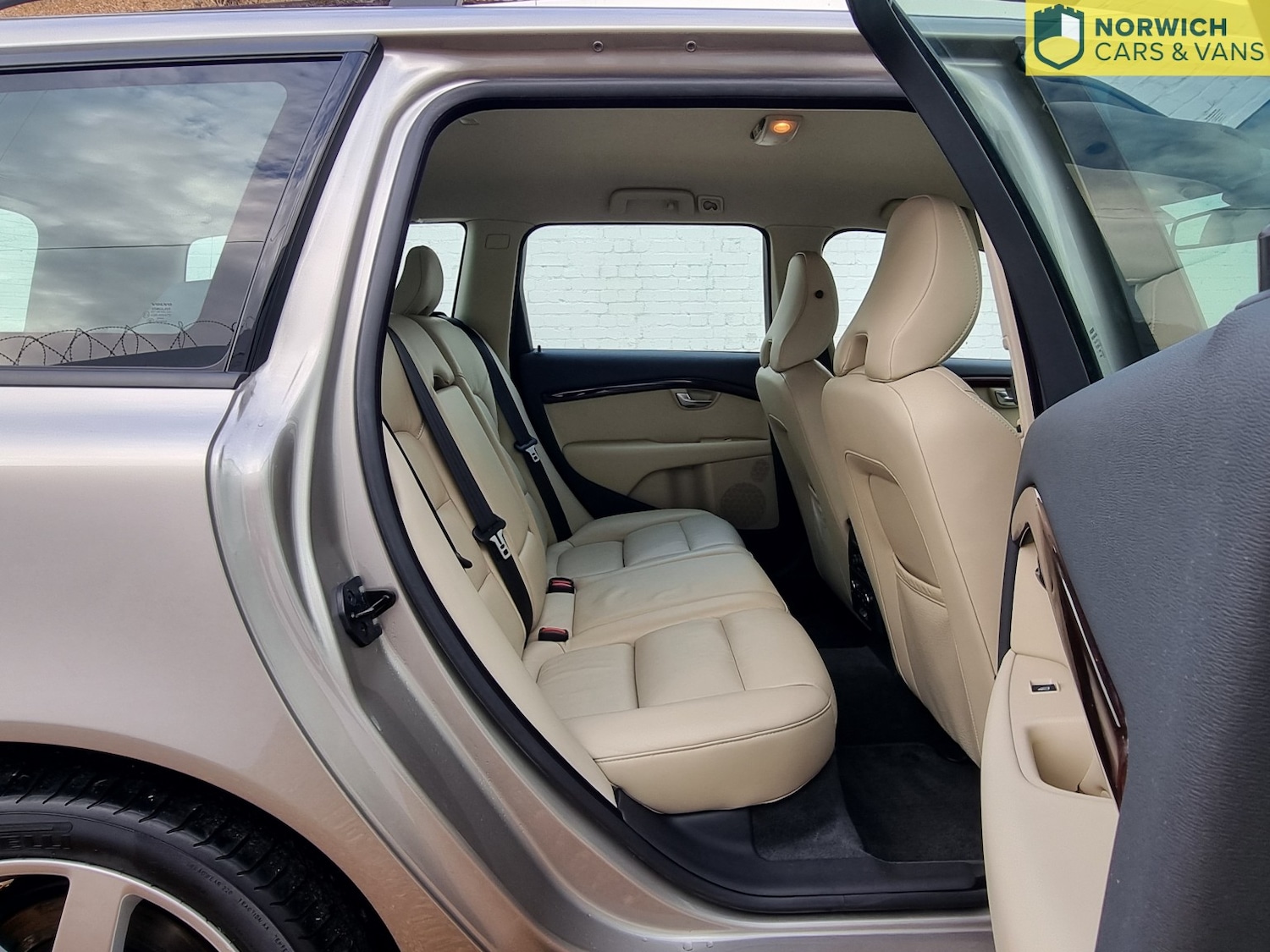 Used Volvo V70 2008 for sale - 76772645: Photo 51