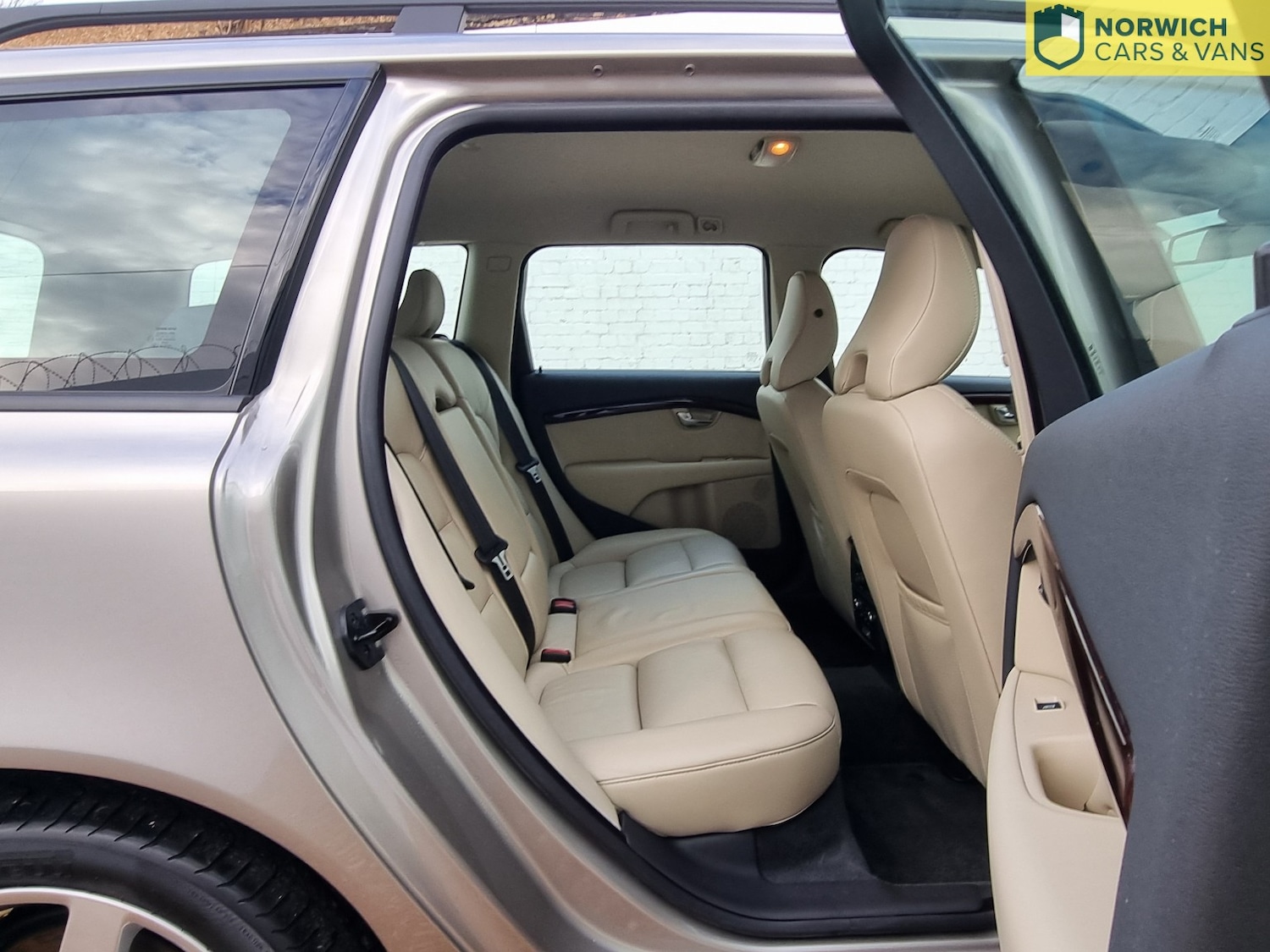 Used Volvo V70 2008 for sale - 76772645: Photo 55