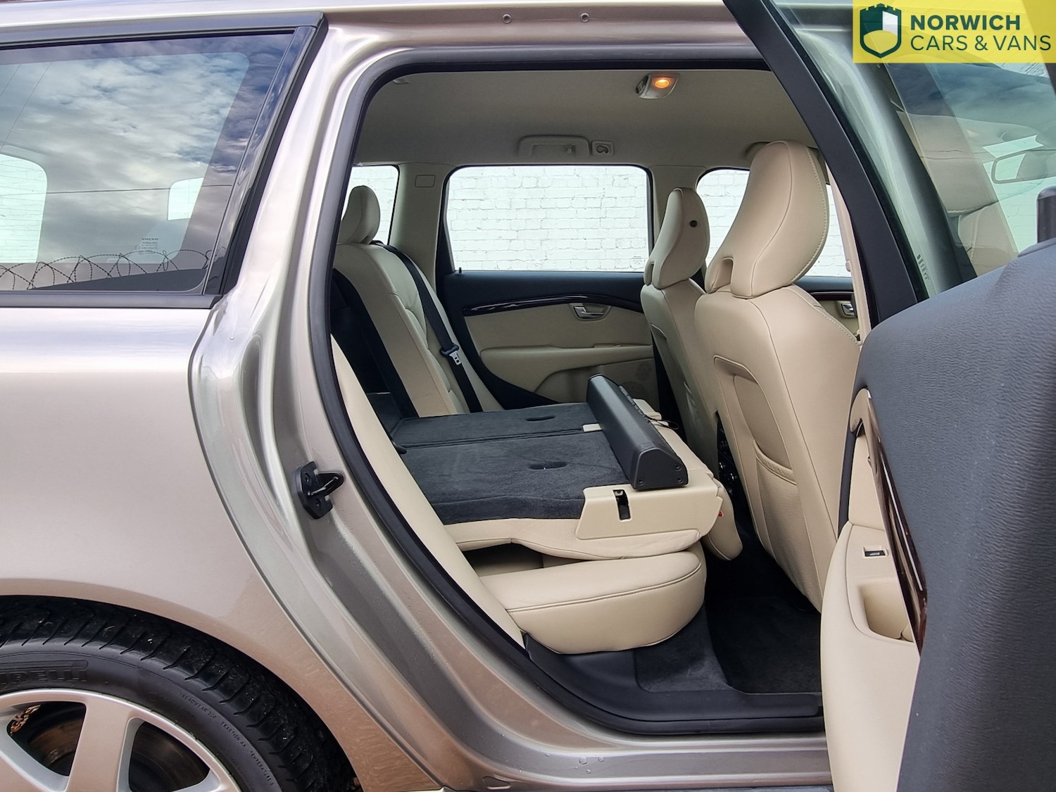 Used Volvo V70 2008 for sale - 76772645: Photo 56