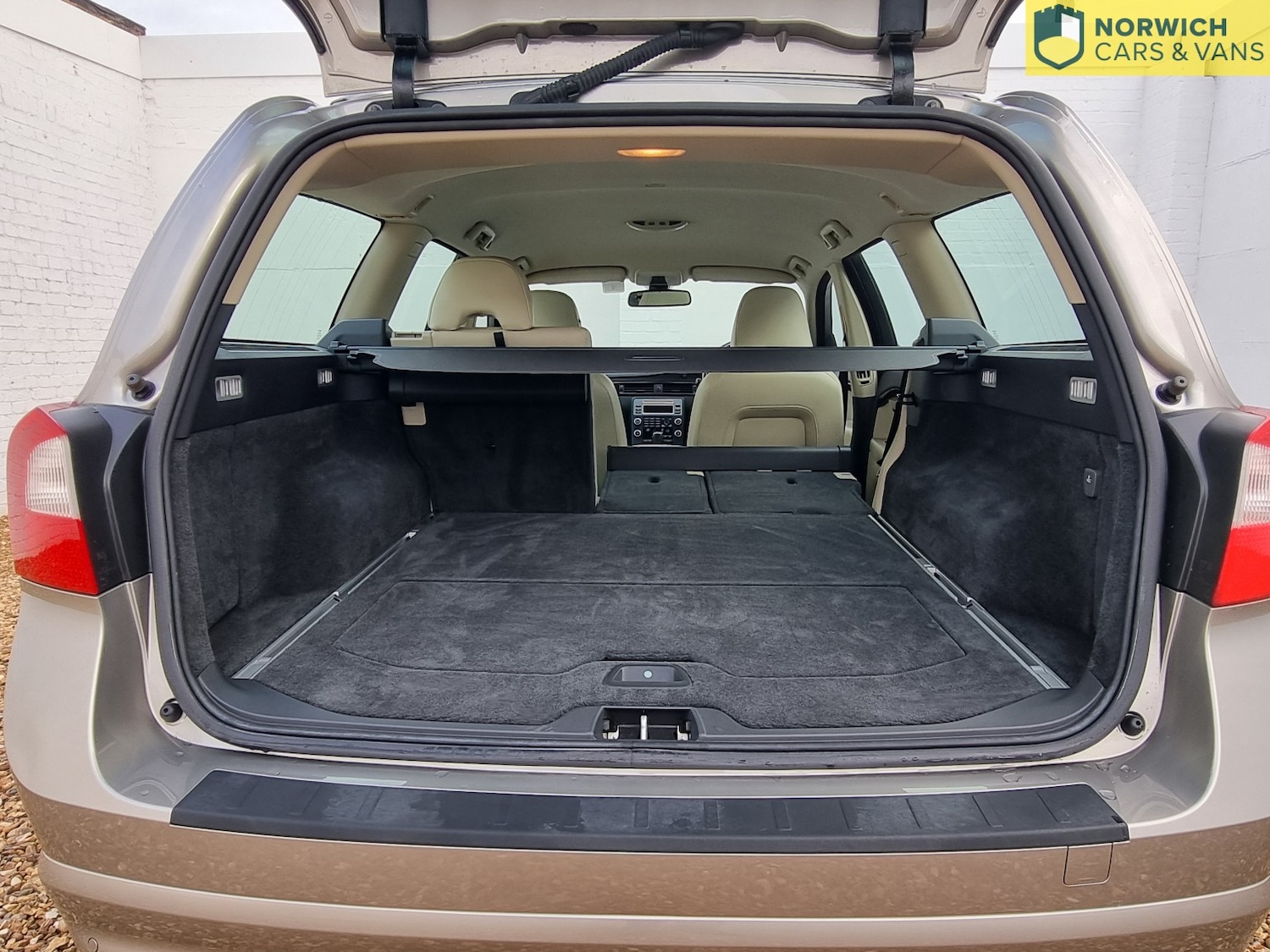 Used Volvo V70 2008 for sale - 76772645: Photo 57