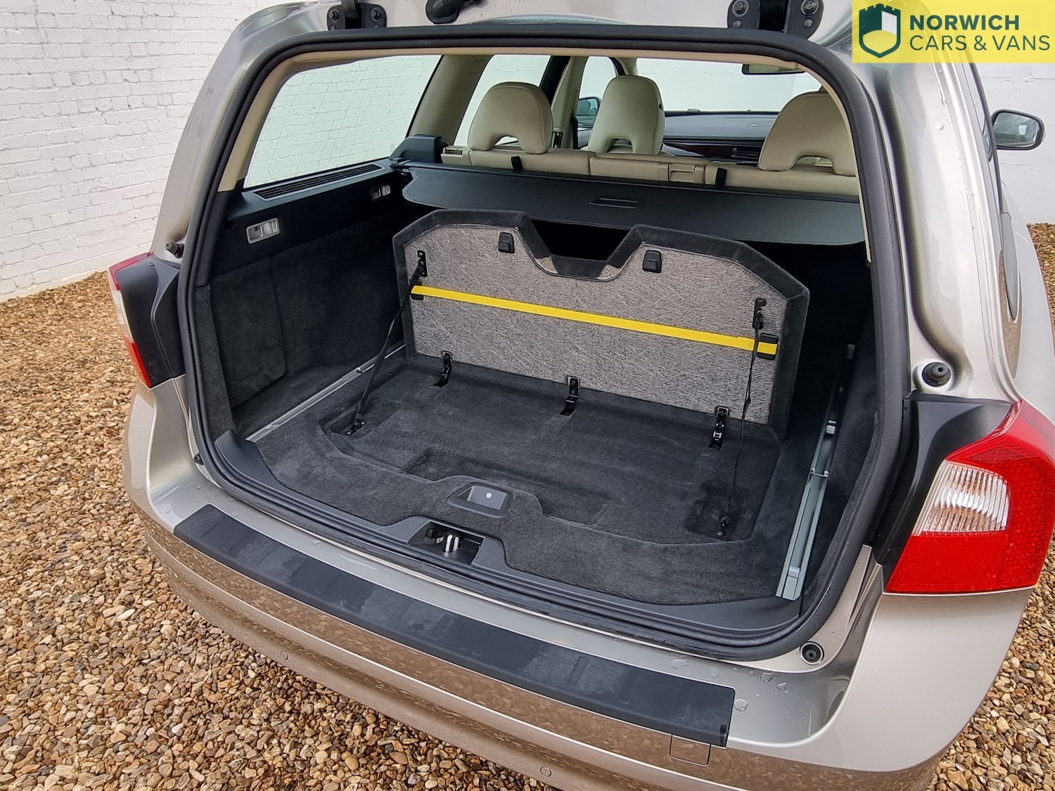 Used Volvo V70 2008 for sale - 76772645: Photo 61