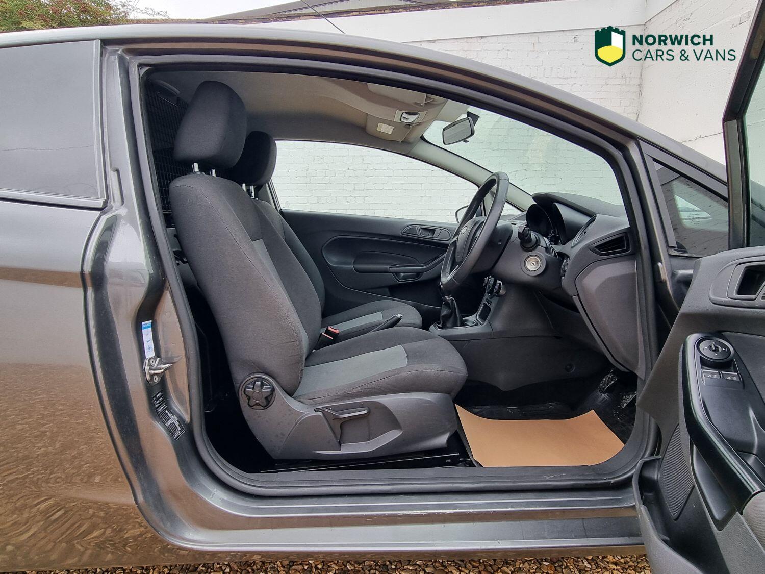 Used Ford Fiesta Van 2016 for sale - 76794172: Photo 13