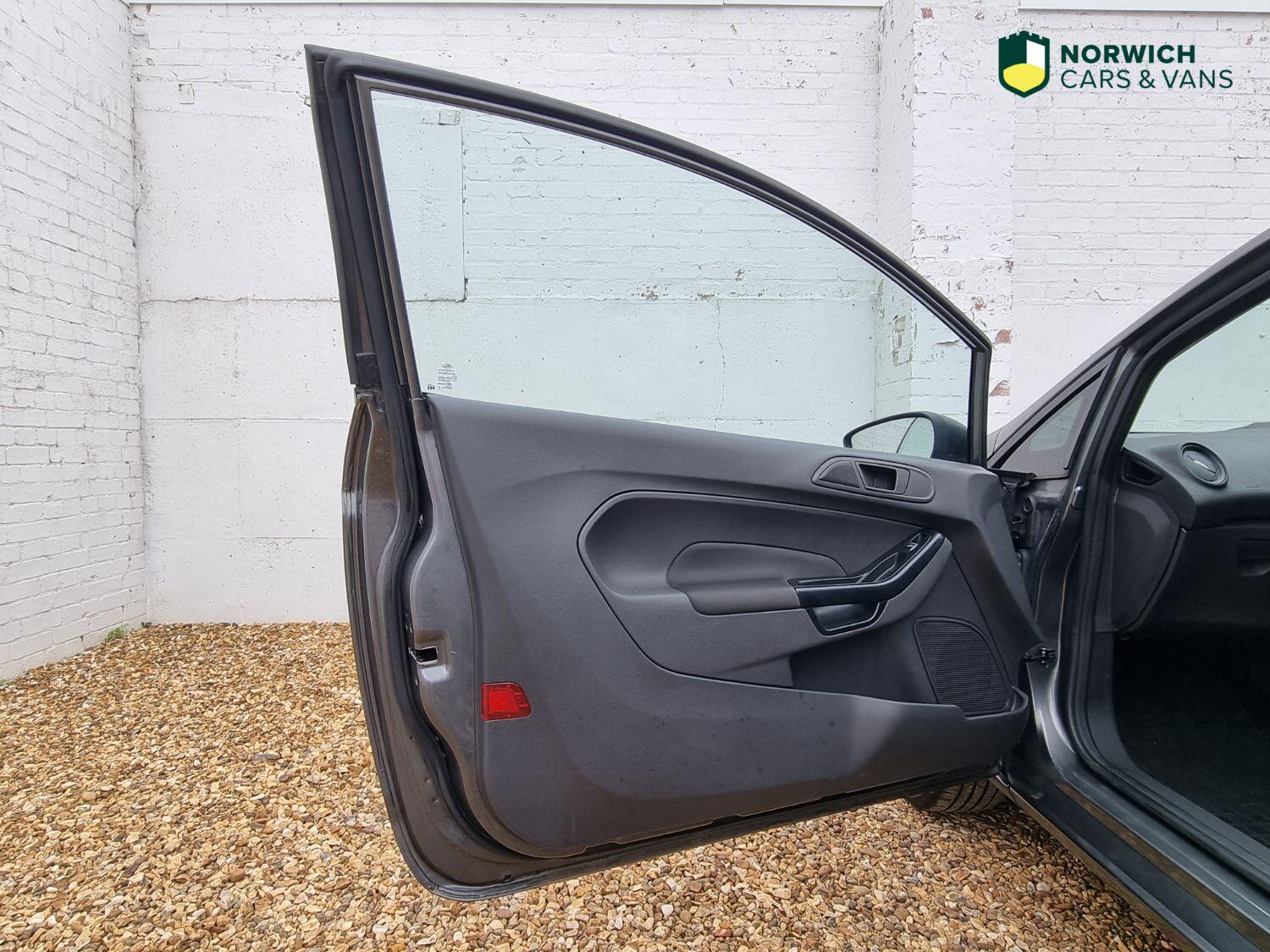 Used Ford Fiesta Van 2016 for sale - 76794172: Photo 16