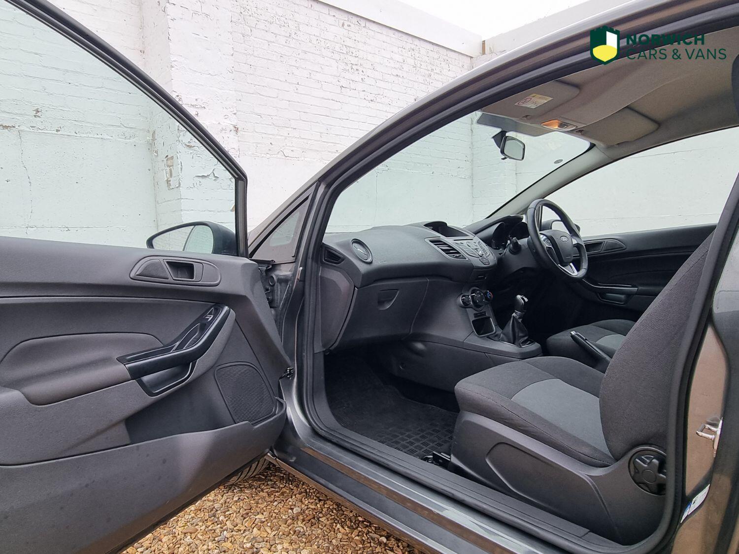 Used Ford Fiesta Van 2016 for sale - 76794172: Photo 17