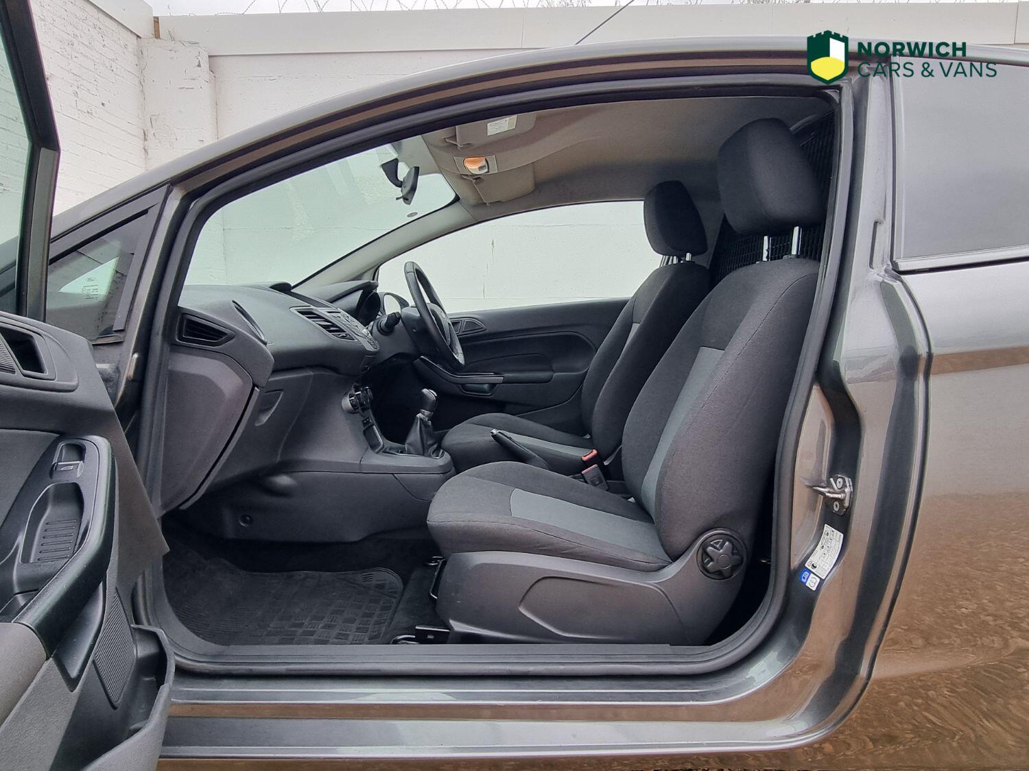 Used Ford Fiesta Van 2016 for sale - 76794172: Photo 18