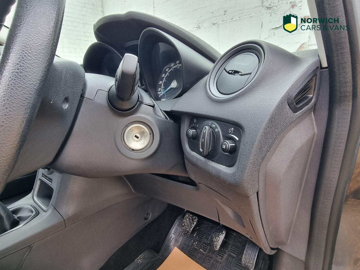 Used Ford Fiesta Van 2016 for sale - 76794172: Photo 28