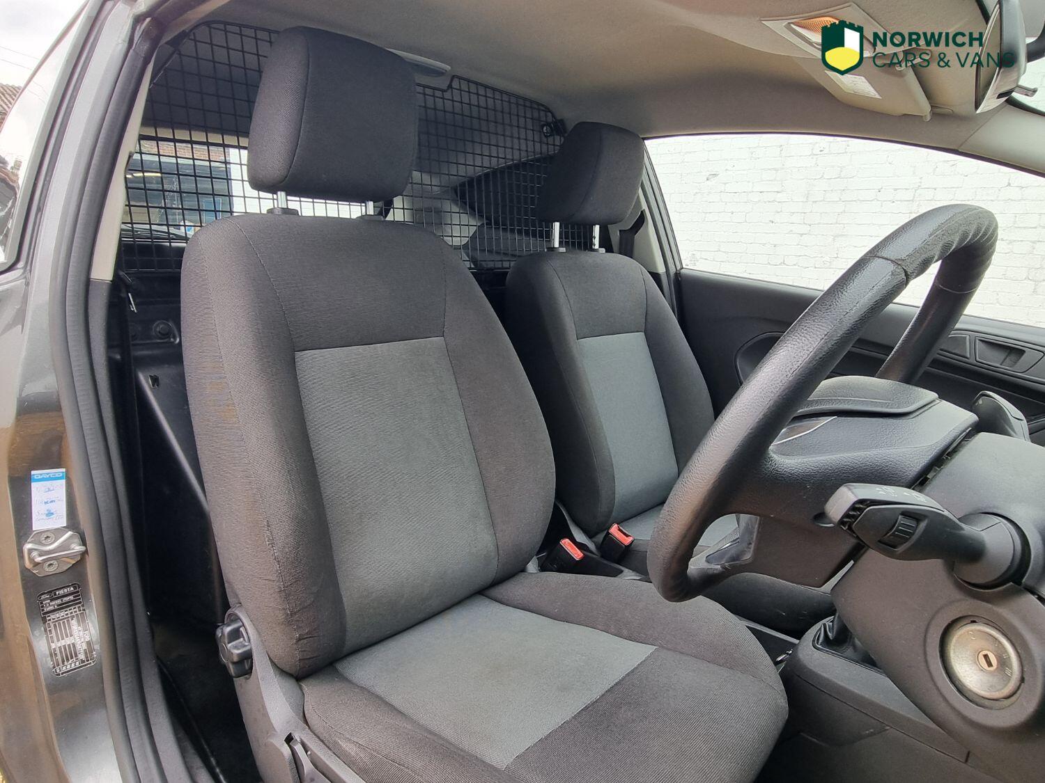 Used Ford Fiesta Van 2016 for sale - 76794172: Photo 7