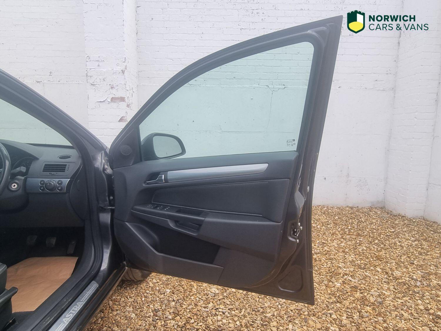 Used Vauxhall Astra 2010 for sale - 77179715: Photo 11