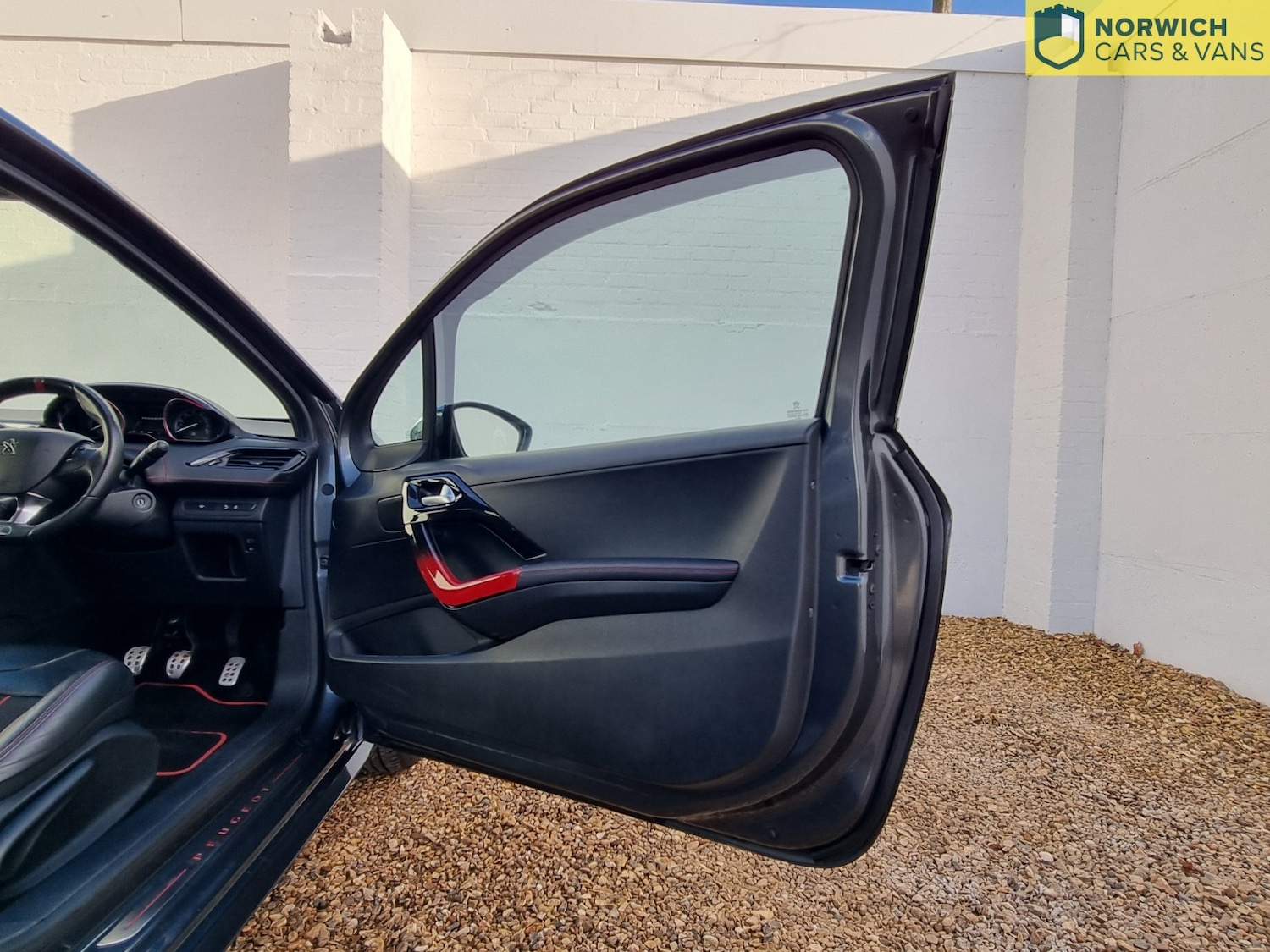 Used Peugeot 208 2014 for sale - 76605872: Photo 11