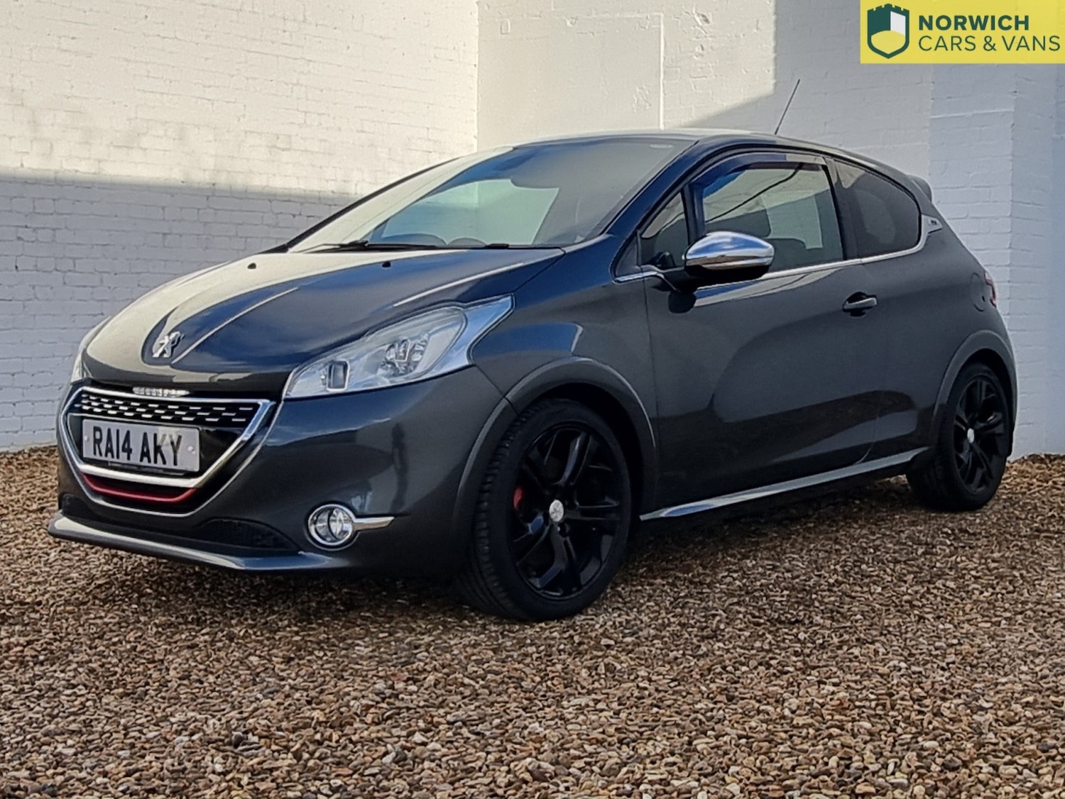 Used Peugeot 208 2014 for sale - 76605872: Photo 2