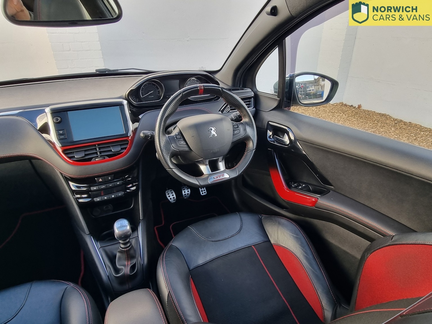 Used Peugeot 208 2014 for sale - 76605872: Photo 24