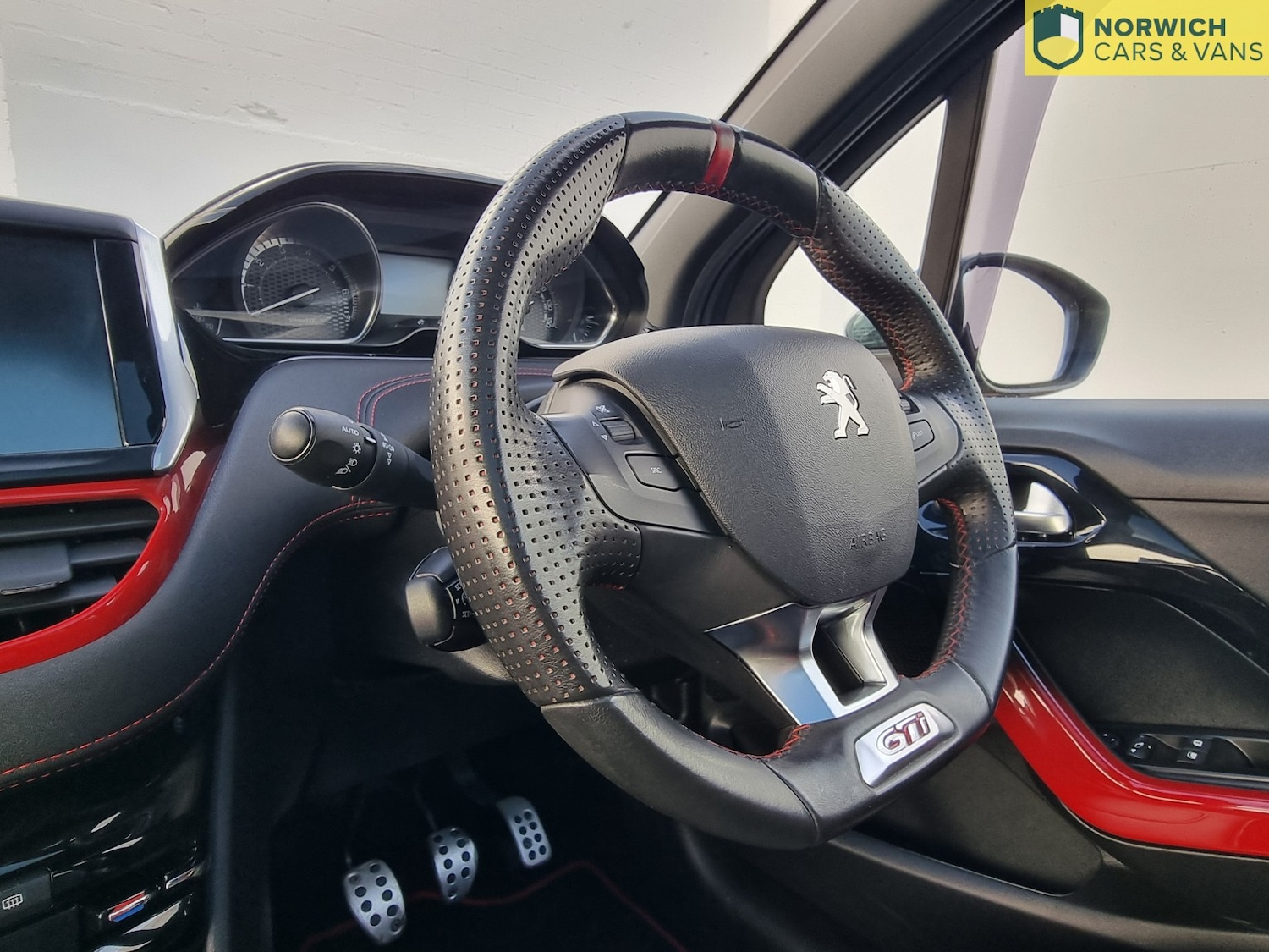 Used Peugeot 208 2014 for sale - 76605872: Photo 25