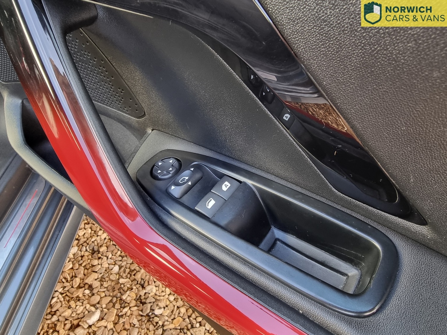 Used Peugeot 208 2014 for sale - 76605872: Photo 29