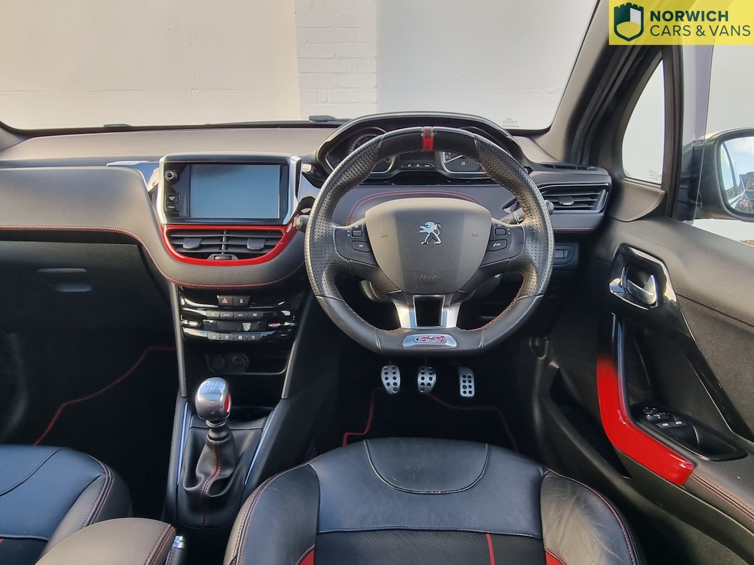 Used Peugeot 208 2014 for sale - 76605872: Photo 32