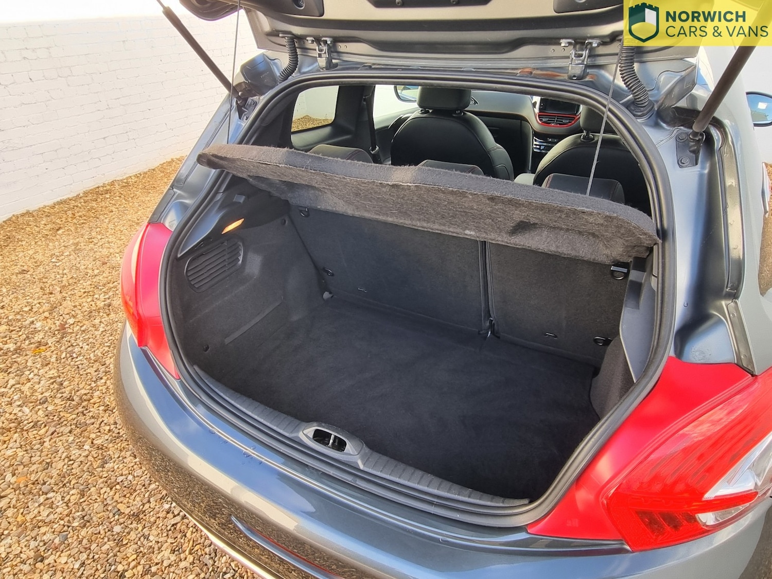 Used Peugeot 208 2014 for sale - 76605872: Photo 9