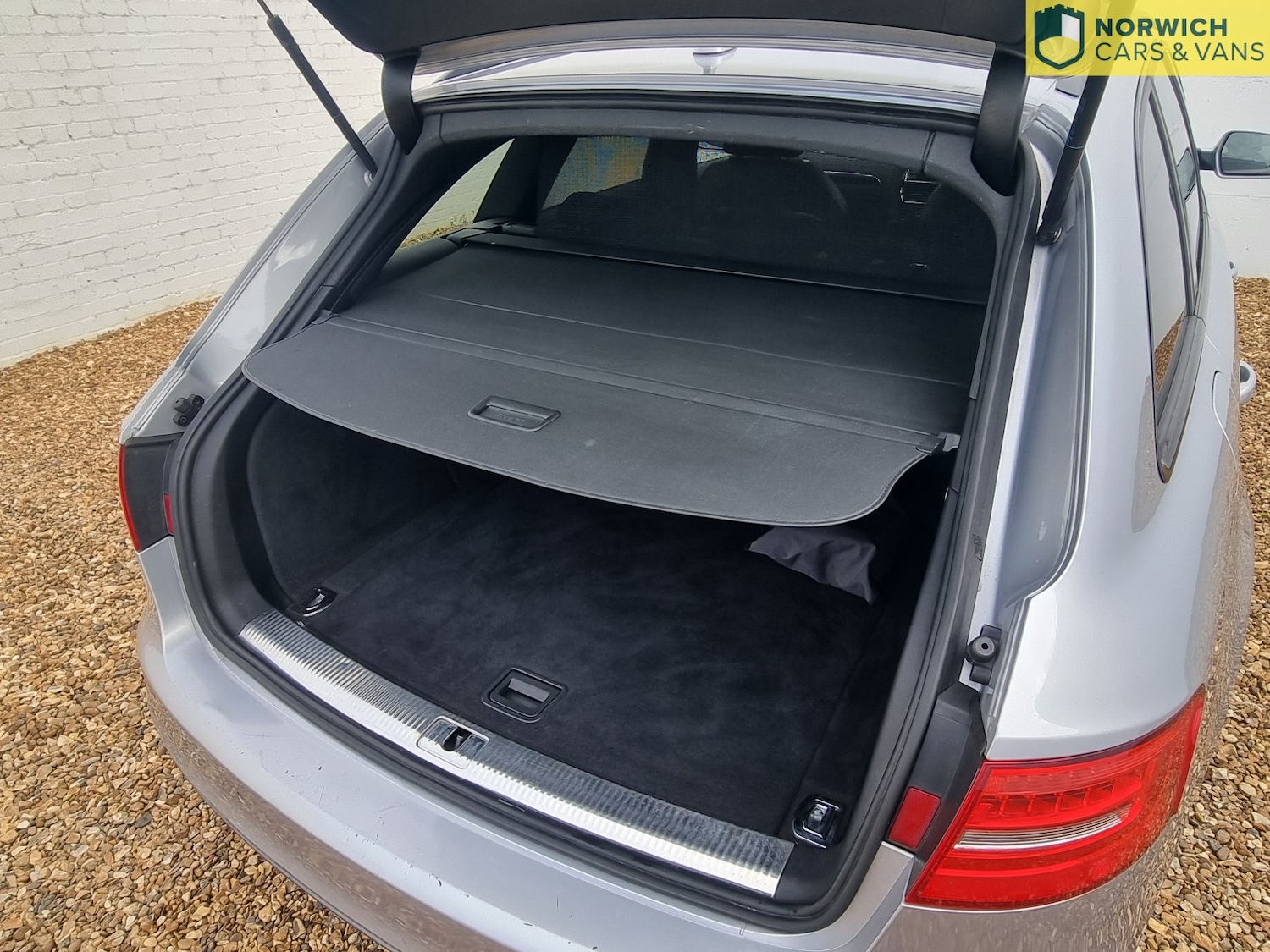 Used Audi A4 Avant 2015 for sale - 76794171: Photo 9