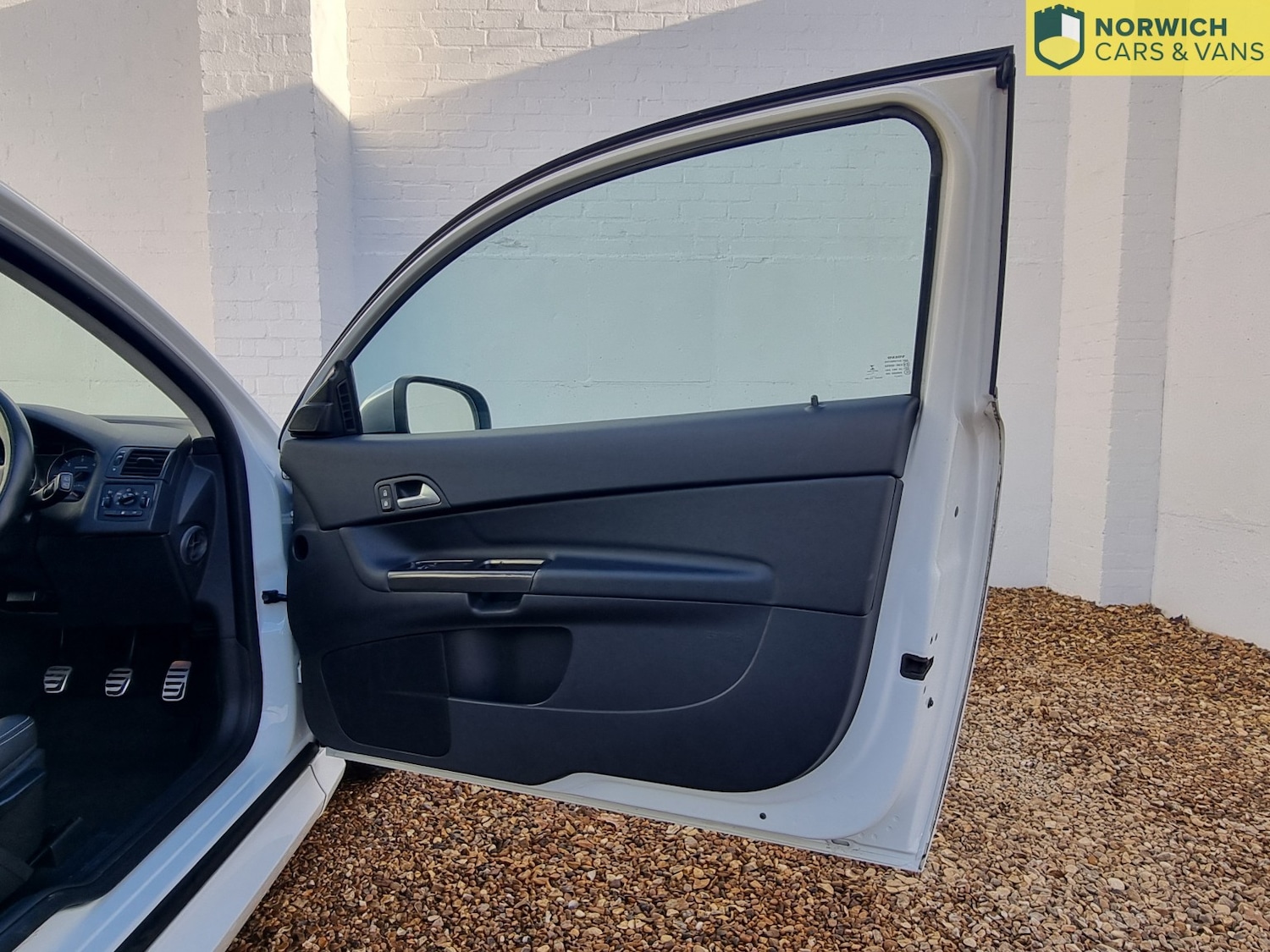 Used Volvo C30 2013 for sale - 77096950: Photo 11