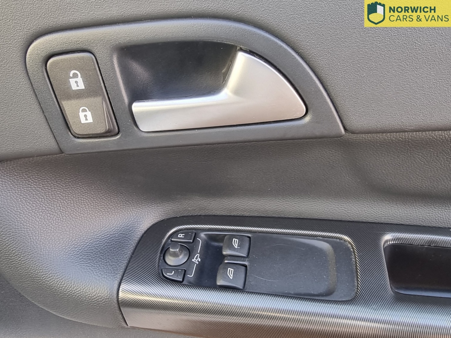 Used Volvo C30 2013 for sale - 77096950: Photo 29