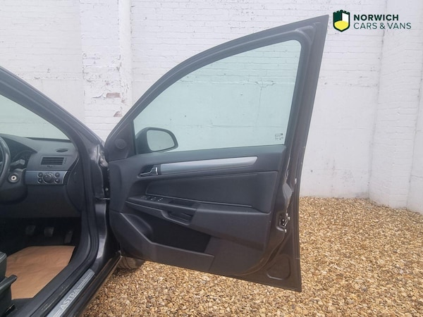 Used Vauxhall Astra 2010 for sale - 76246082: Photo 11