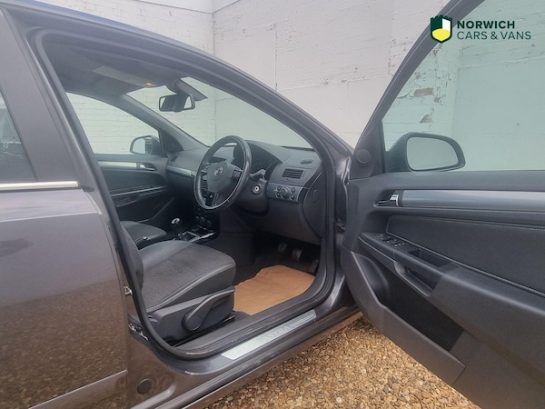 Used Vauxhall Astra 2010 for sale - 76246082: Photo 12