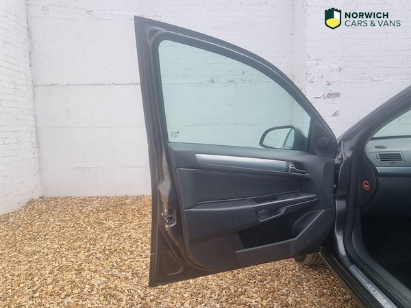 Used Vauxhall Astra 2010 for sale - 76246082: Photo 16