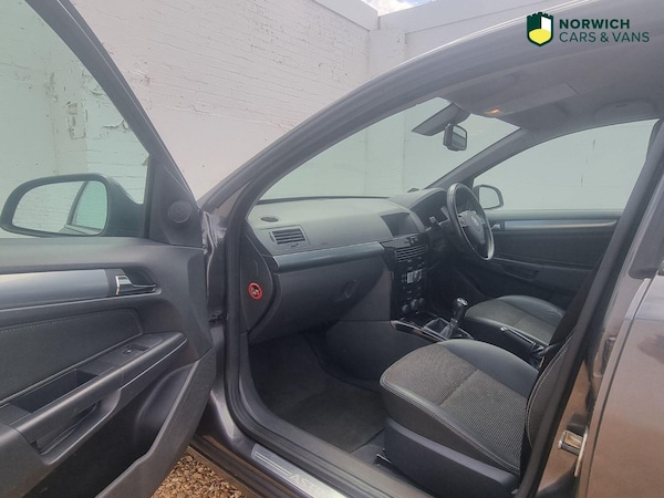 Used Vauxhall Astra 2010 for sale - 76246082: Photo 17