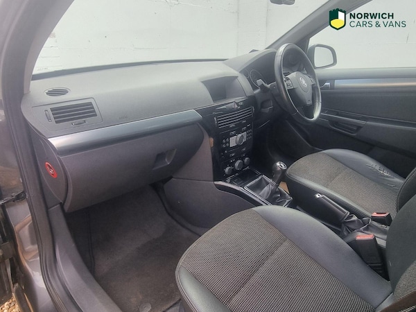 Used Vauxhall Astra 2010 for sale - 76246082: Photo 19