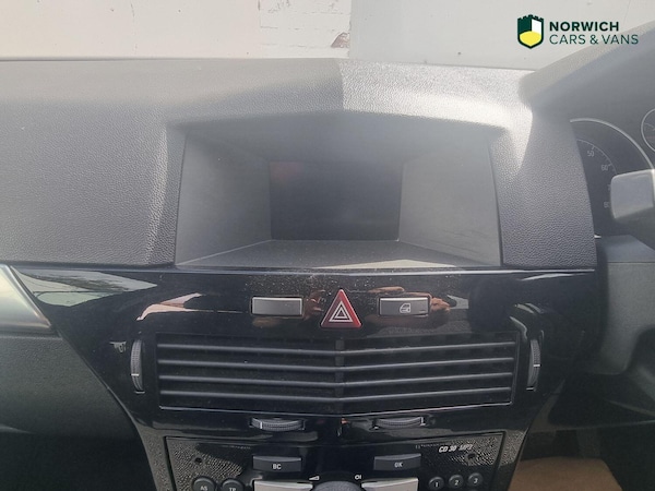 Used Vauxhall Astra 2010 for sale - 76246082: Photo 23