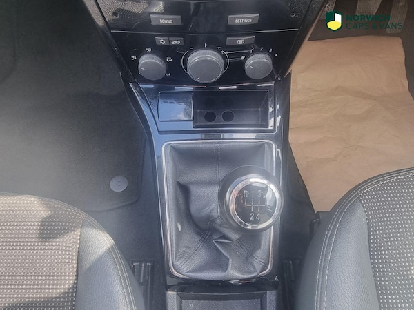 Used Vauxhall Astra 2010 for sale - 76246082: Photo 26