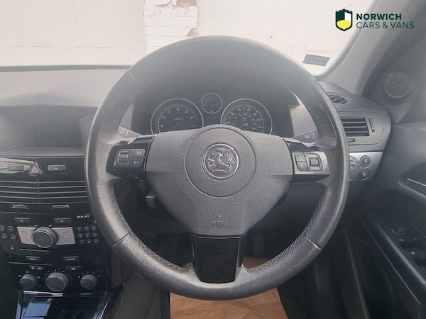Used Vauxhall Astra 2010 for sale - 76246082: Photo 31