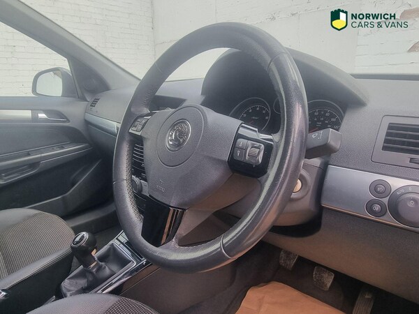 Used Vauxhall Astra 2010 for sale - 76246082: Photo 32