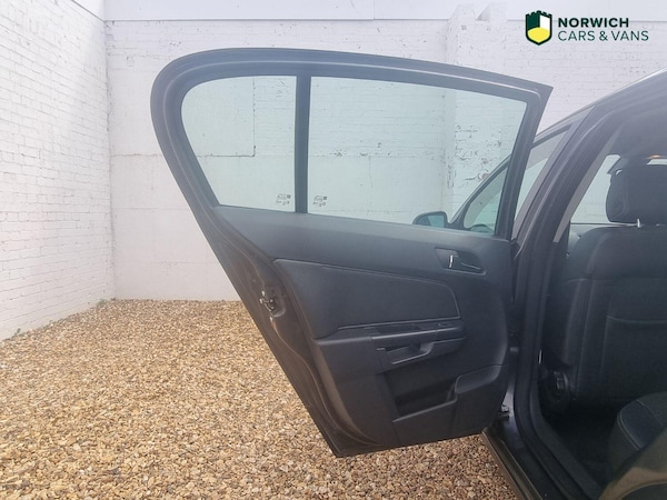 Used Vauxhall Astra 2010 for sale - 76246082: Photo 36