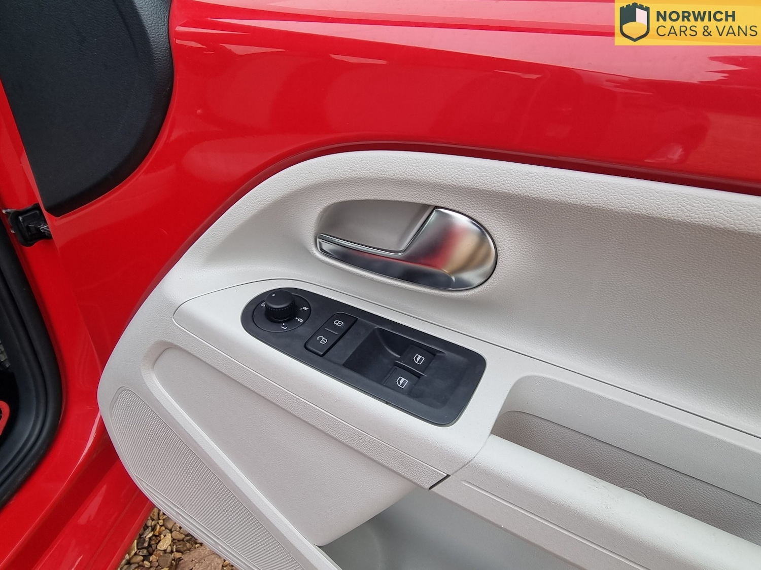 Used Volkswagen up! 2015 for sale - 77162229: Photo 28