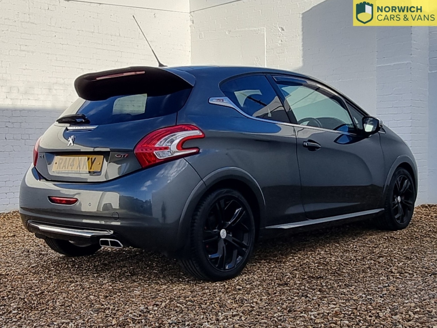 Used Peugeot 208 2014 for sale - 76794163: Photo 5