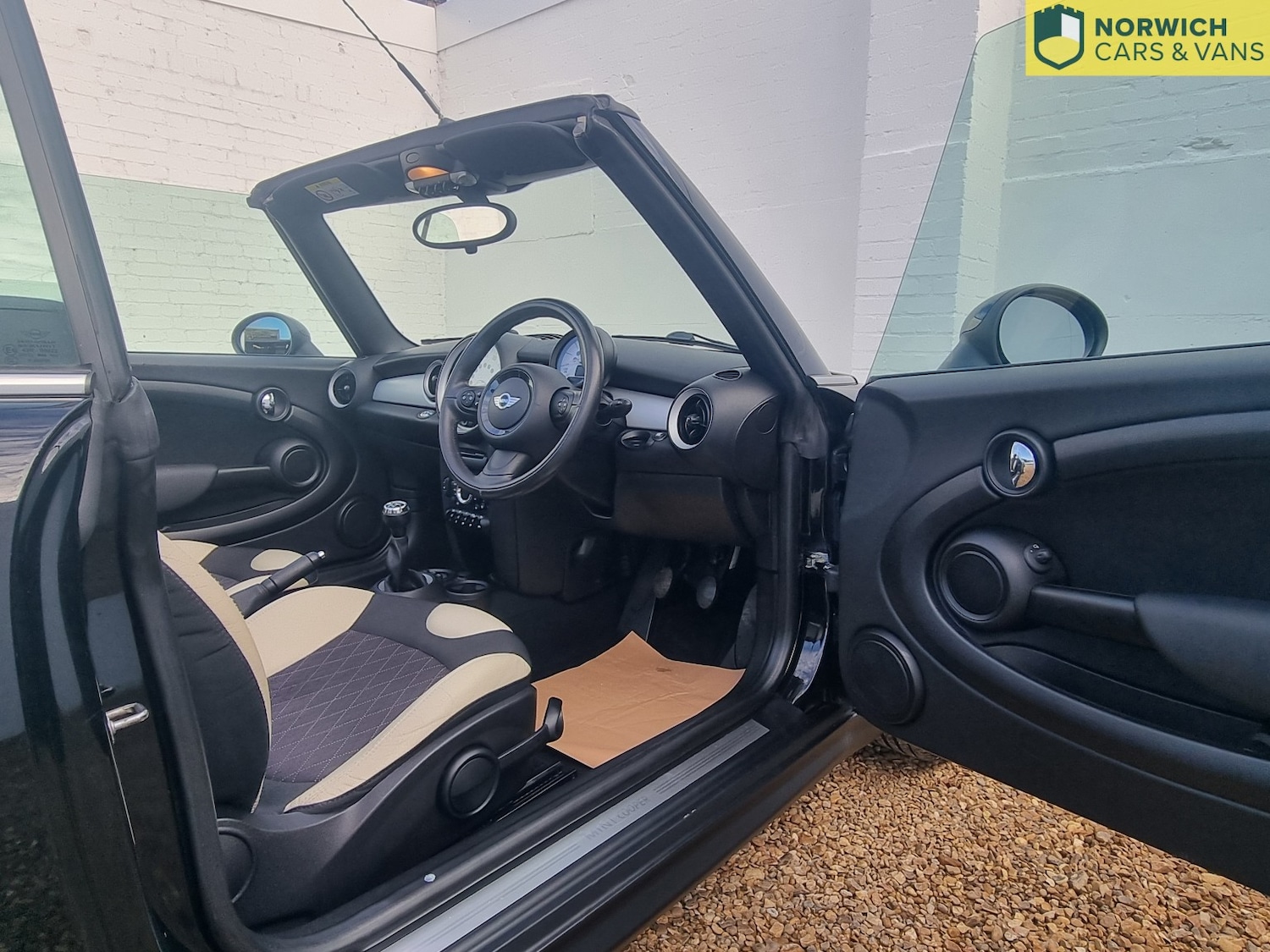 Used MINI Convertible 2011 for sale - 76510955: Photo 17