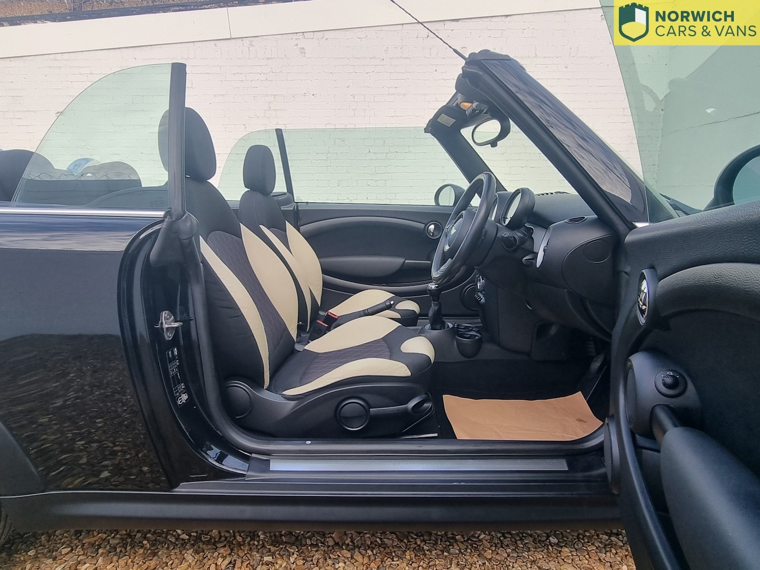 Used MINI Convertible 2011 for sale - 76510955: Photo 18