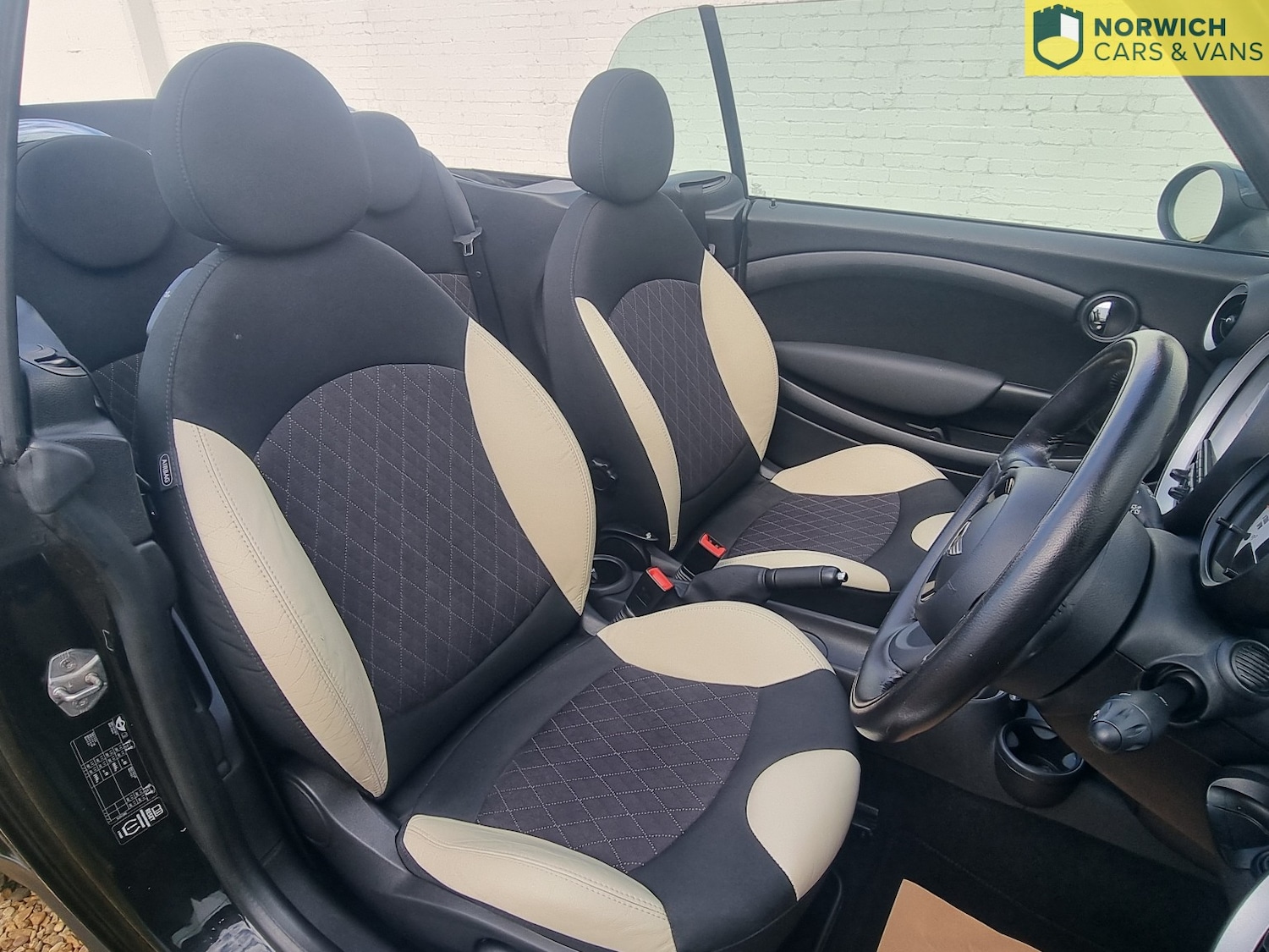 Used MINI Convertible 2011 for sale - 76510955: Photo 19