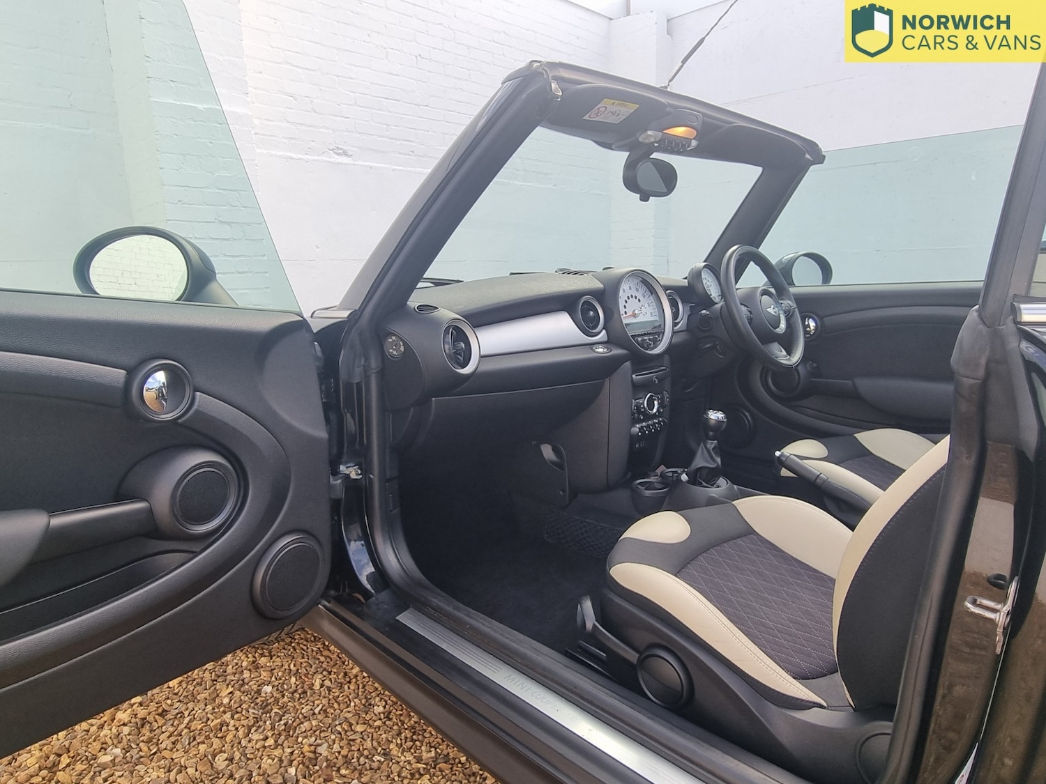 Used MINI Convertible 2011 for sale - 76510955: Photo 22