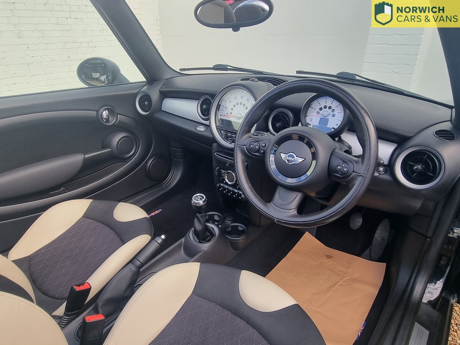 Used MINI Convertible 2011 for sale - 76510955: Photo 26