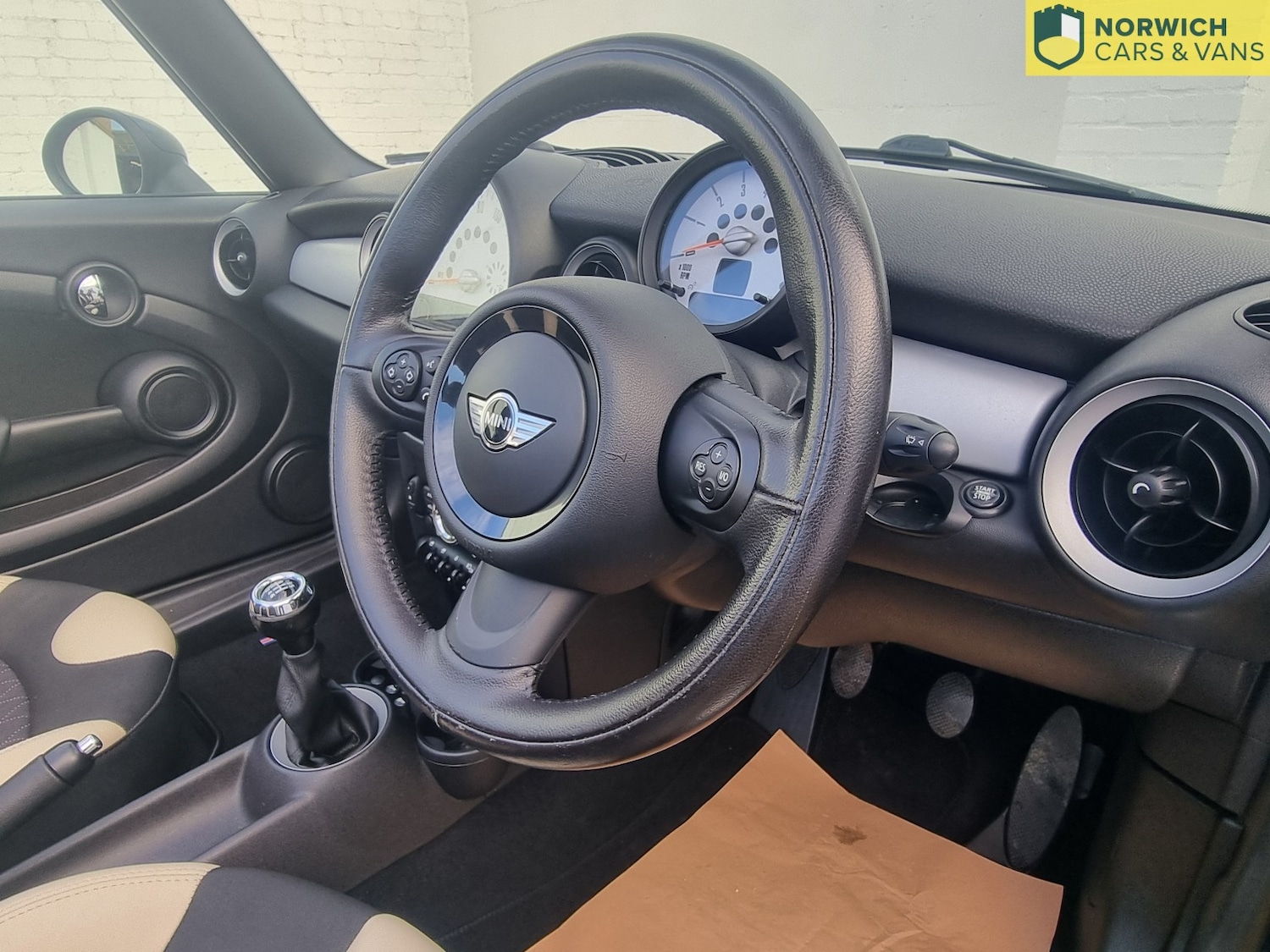 Used MINI Convertible 2011 for sale - 76510955: Photo 27