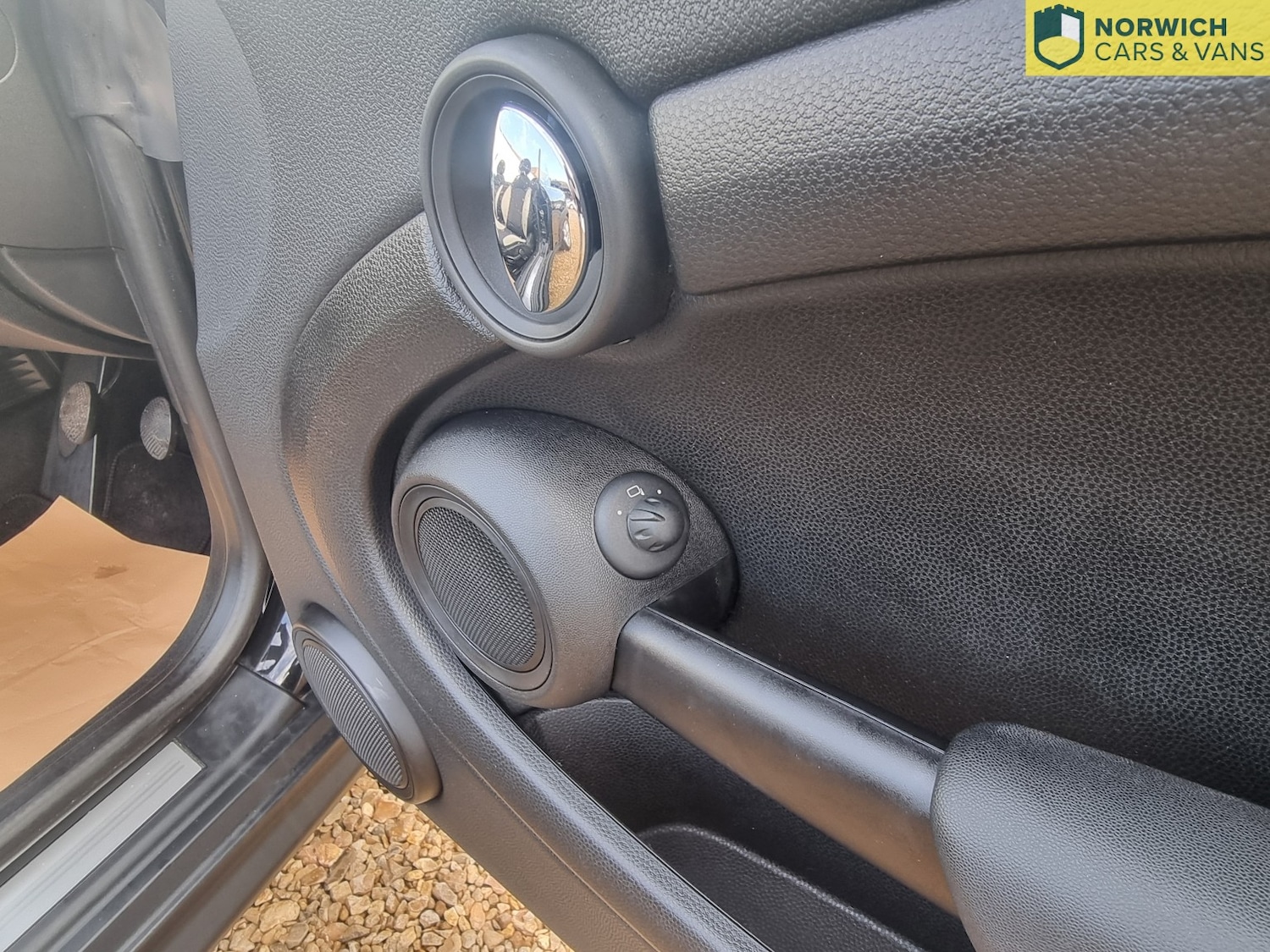 Used MINI Convertible 2011 for sale - 76510955: Photo 38