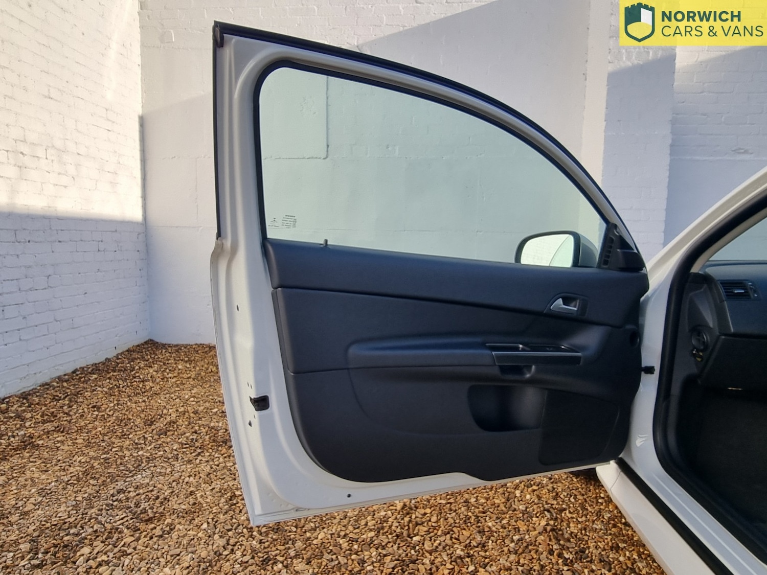 Used Volvo C30 2013 for sale - 76951132: Photo 16