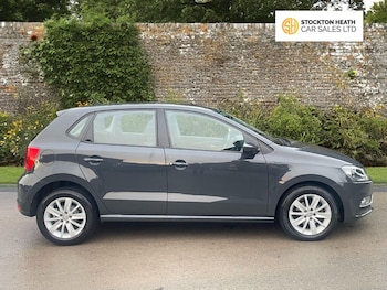Used Volkswagen Polo 2015 for sale - 77212517: Photo