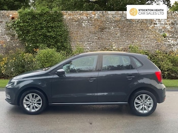 Used Volkswagen Polo 2015 for sale - 77212517: Photo